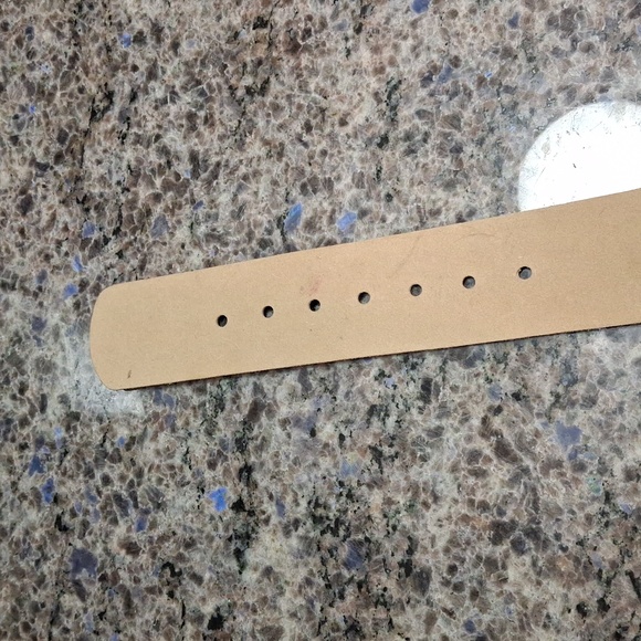 1980's White, 4in wide belt, 42 in. Long. I wore this in the 80's. Buckle is 3x3 - Picture 8 of 9